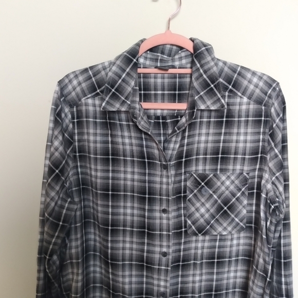 Eddie Bauer Gray White and Black Plaid Long Sleeve Flannel Button Up Shirt Large - Picture 5 of 8